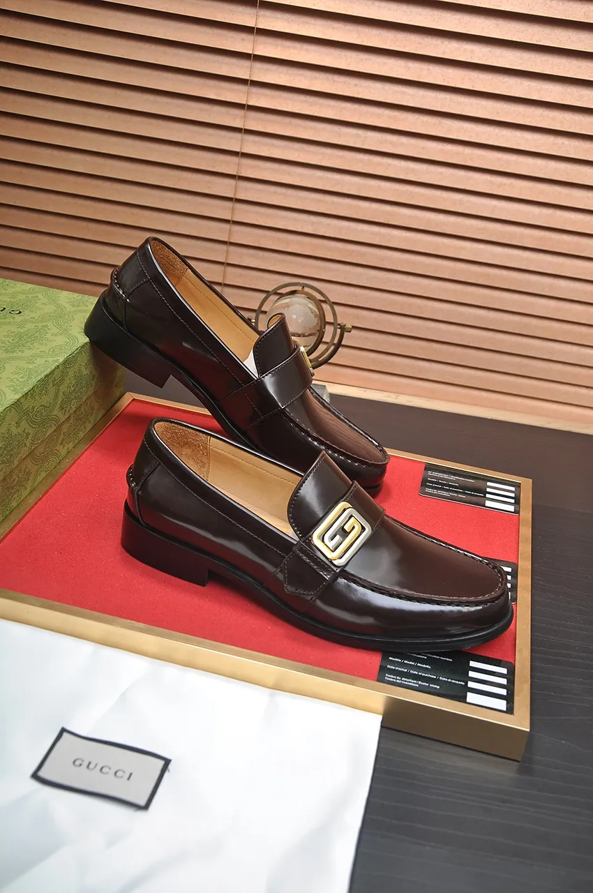 Men's shoes💰580💶Italy's top luxury men's shoe giant (GUCCI) (Gucci) (full cowhide lining) new arrival🍃Original European style🔰 Pleasant to the eye😍In order to make the shoes more durable and non-deformable🌀The production continues to follow traditional methods but there is still no lack of innovation💪Choose original sheepskin for the leather♻️ Smooth and natural And extra bright ⭐Made of imported cowhide, the first choice of rich people 38-45 (45 customized)